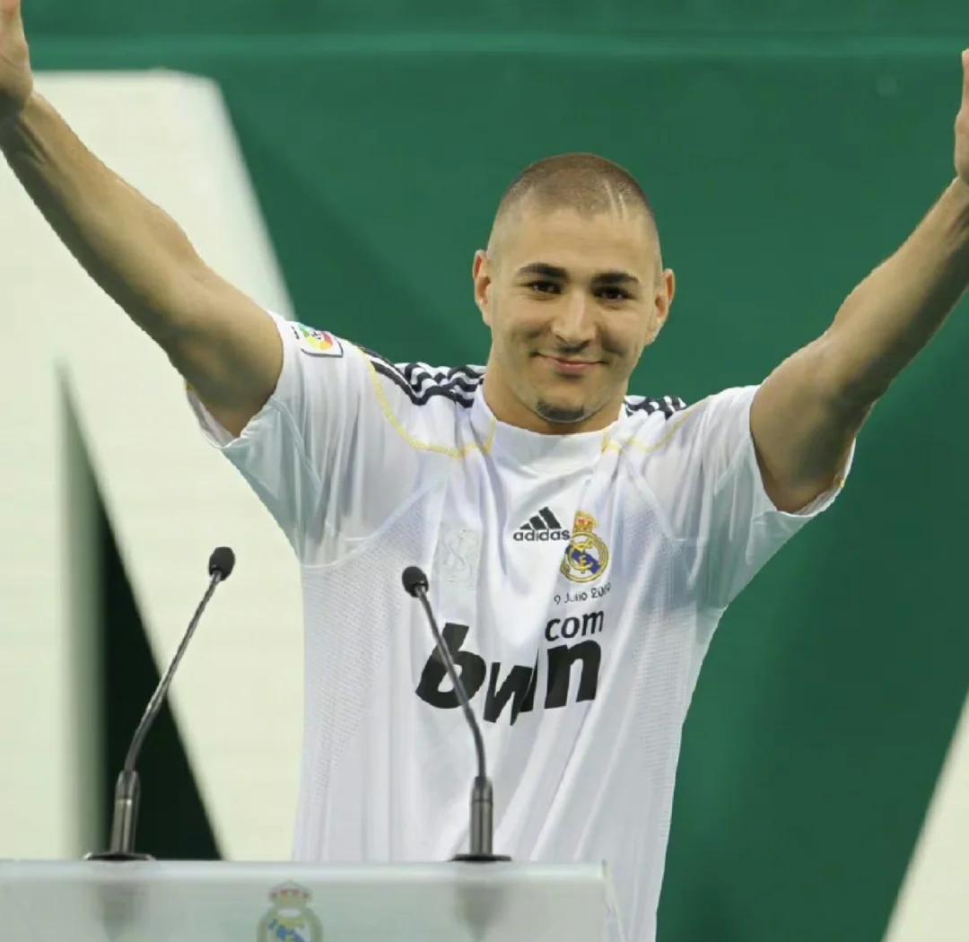 本泽马梅开二度助皇马轻取巴萨,对手沉默不响的简单介绍 本泽马梅开二度助皇马轻取巴萨,对手沉默不响的简单介绍