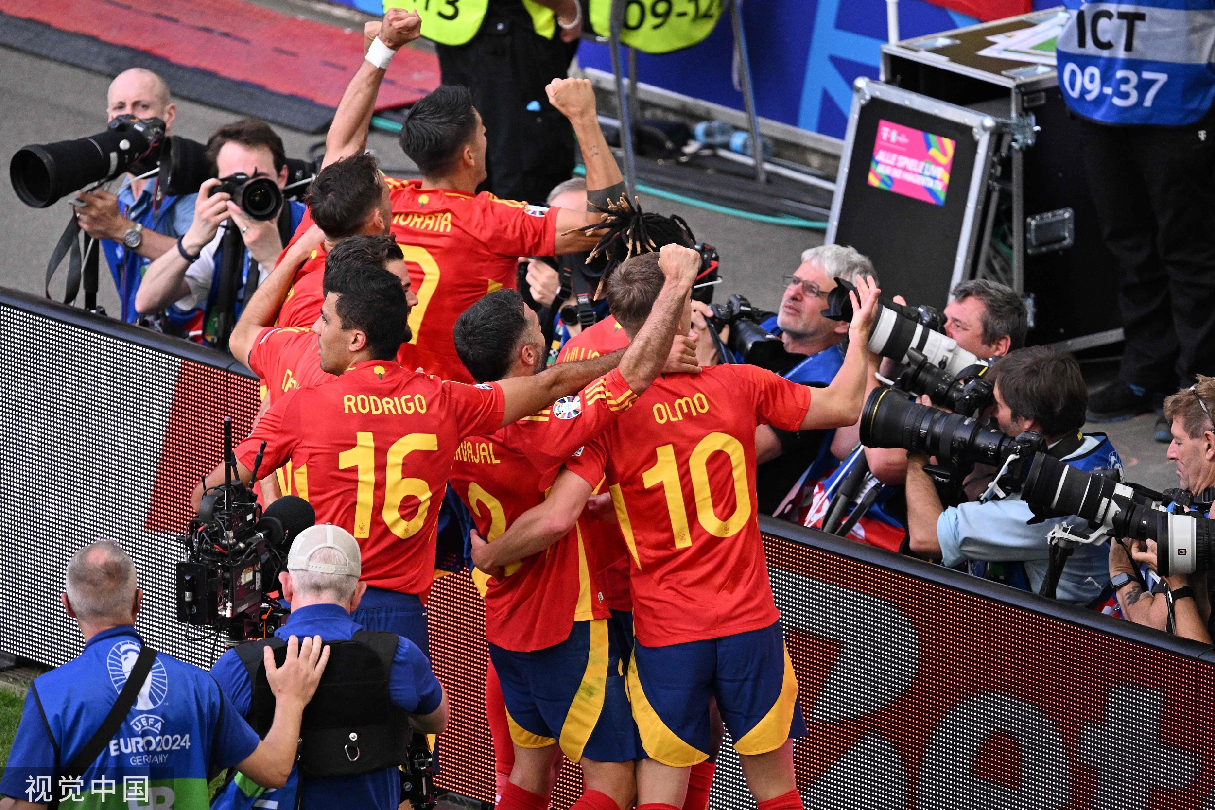 德国队险胜奥地利队，马龙关键制胜